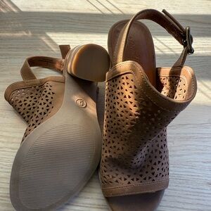 Universal Thread Tan Laser-Cut Sandals